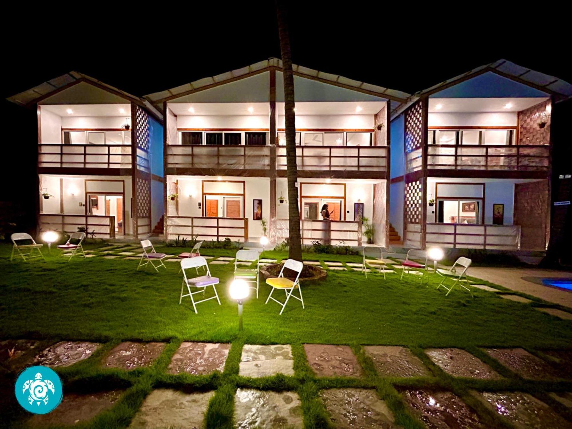 White Turtle Hotel Morjim Luaran gambar