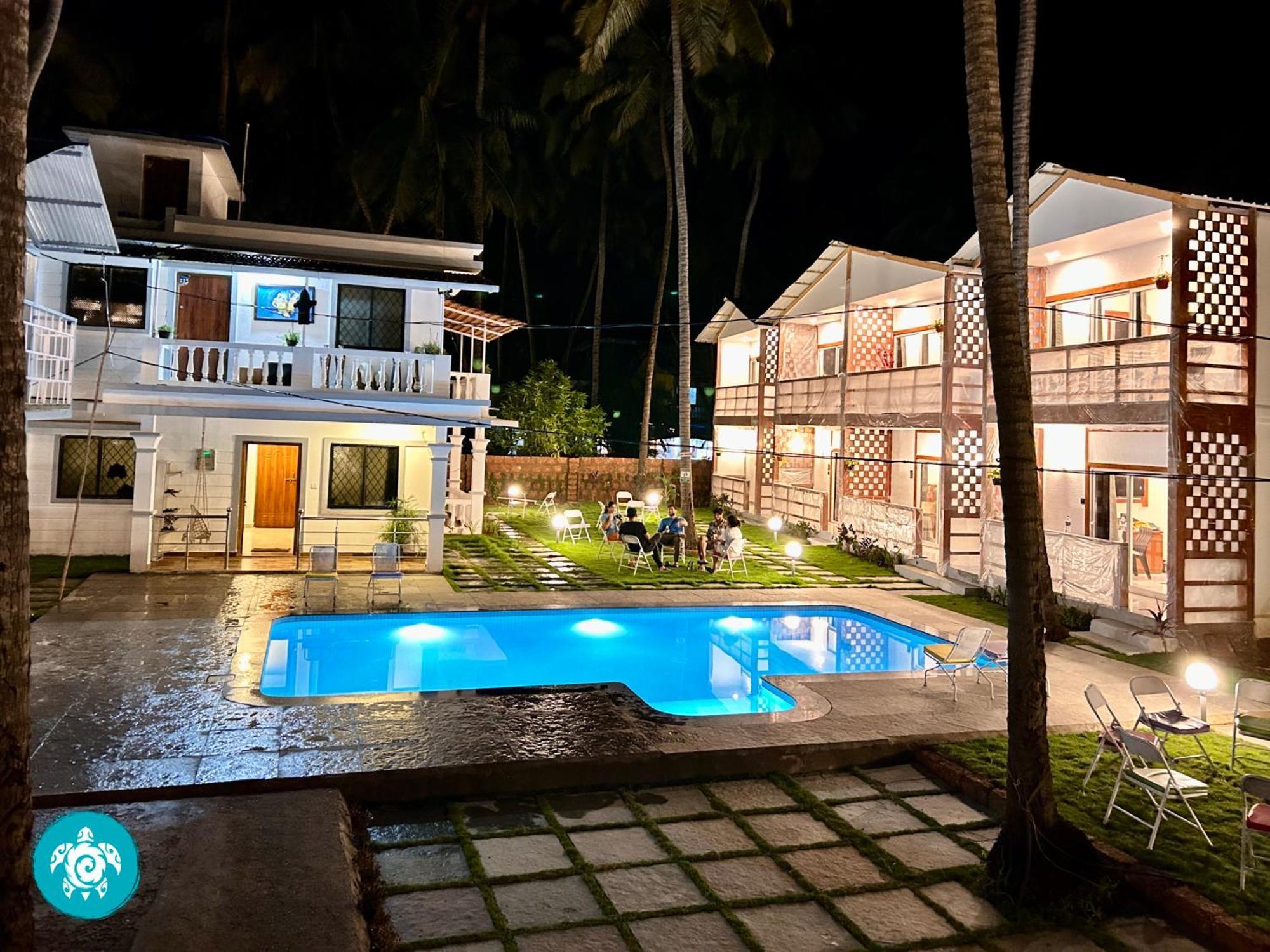White Turtle Hotel Morjim Luaran gambar