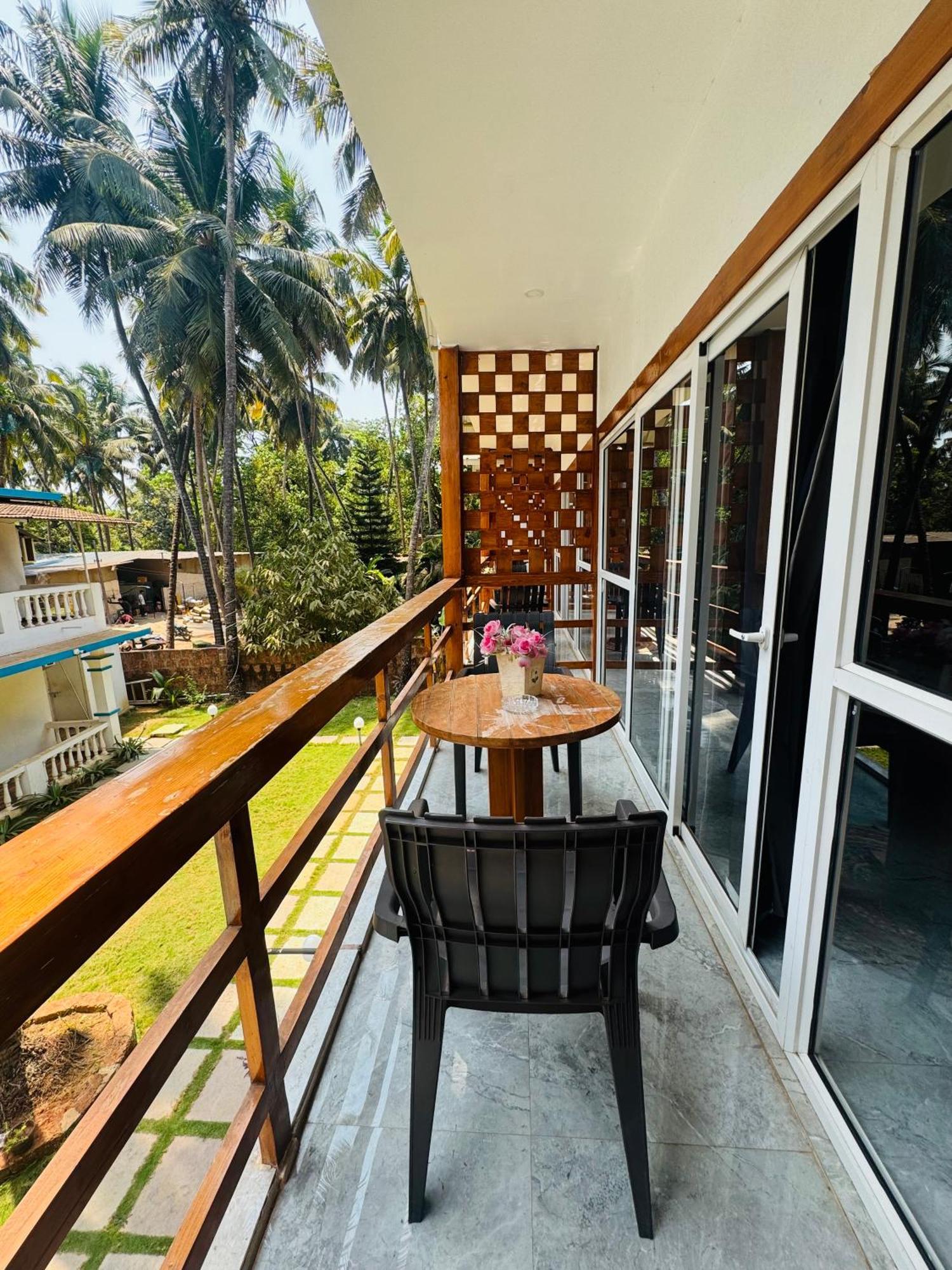 White Turtle Hotel Morjim Luaran gambar
